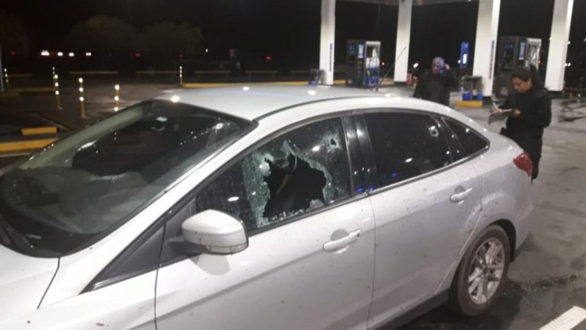 Balearon en la autopista al jefe santafesino de la Policía Federal Argentina