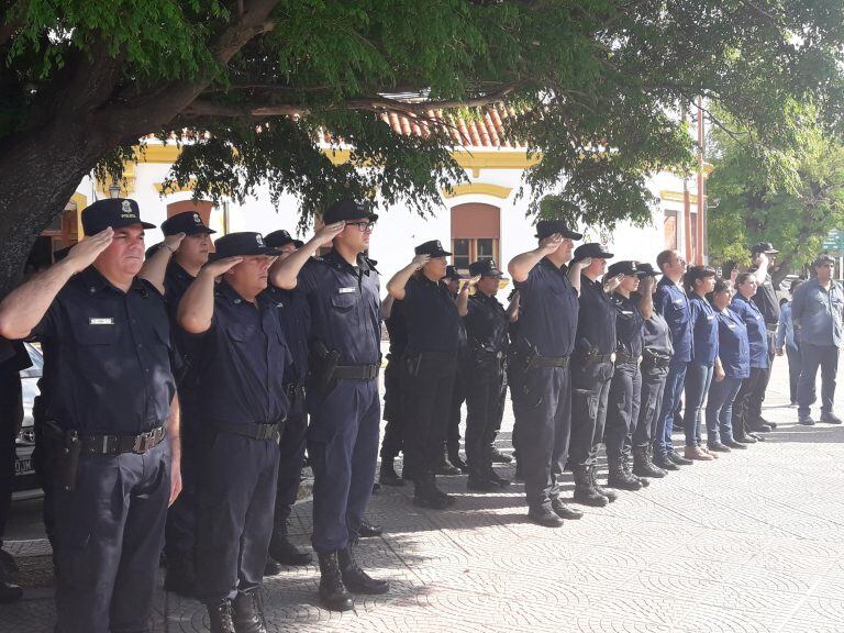 Acto de reconocimiento a policías