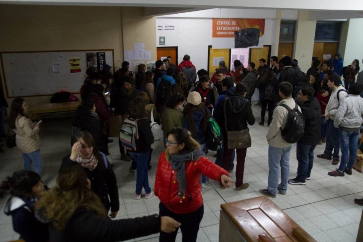 Tensión en una facultad por las elecciones de un centro de estudiantes