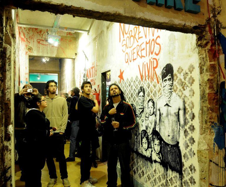 La inauguración de una muestra de arte callejero en 2010, cuando en el ex Padelai funcionaba un centro cultural de la Agencia Española de Cooperación Internacional para el Desarrollo. Foto Pablo Cerolini