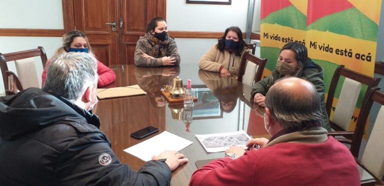 El intendente Sánchez se reunió con vecinos de calle Zapiola para poner en marcha el acceso al sistema  cloacal.