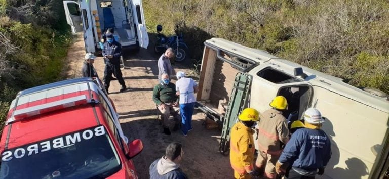 Los Bomberos Voluntarios lograron rescatar a la pareja y estabilizarlos.