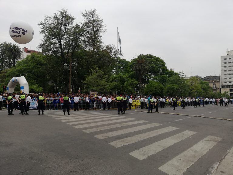 Plaza Independencia (Luis Solórzano).