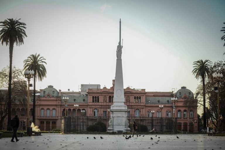 Plaza de mayo sin movimiento entrada la mañana.(Federico Lopez Claro)