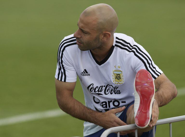 Javier Mascherano, uno de los que se "salvó" dentro del pobre rendimiento argentino ante Croacia. AFP PHOTO / JUAN MABROMATA