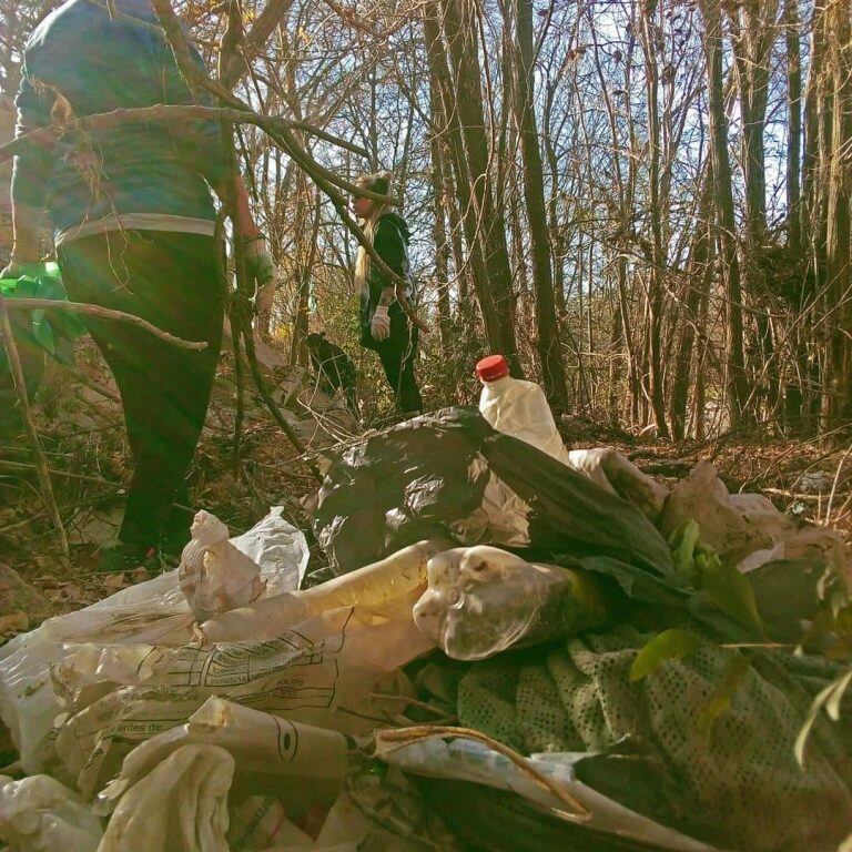 Le quitaron todo tipo de basura al río. (Foto: FAcebook / Amigos del Lago San Roque).