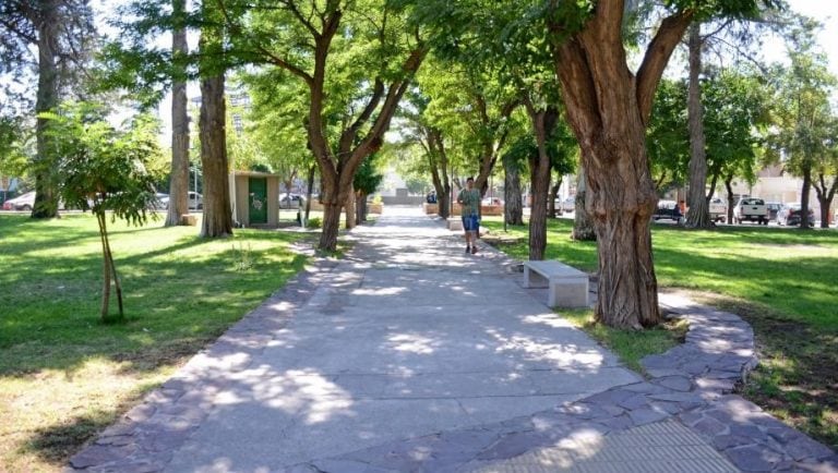 Plaza Güemes, Neuquén (web).