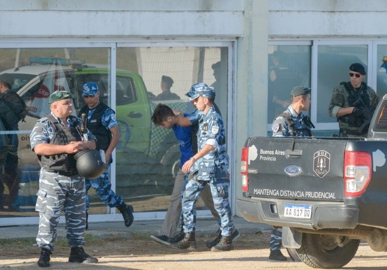 Los rugbiers detenidos por el asesinato de Fernando Báez Sosa son indagados en Villa Gesell. (Clarín)