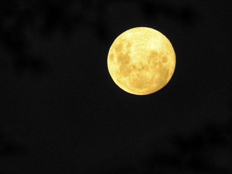 Superluna en Córdoba, las primeras fotos del fenómeno ocurrido este lunes 18 de febrero. (Fotos @marcecandu)