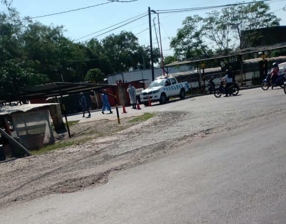 La principal calle de ingreso al barrio Porteño Norte fue bloqueada como todos sus accesos