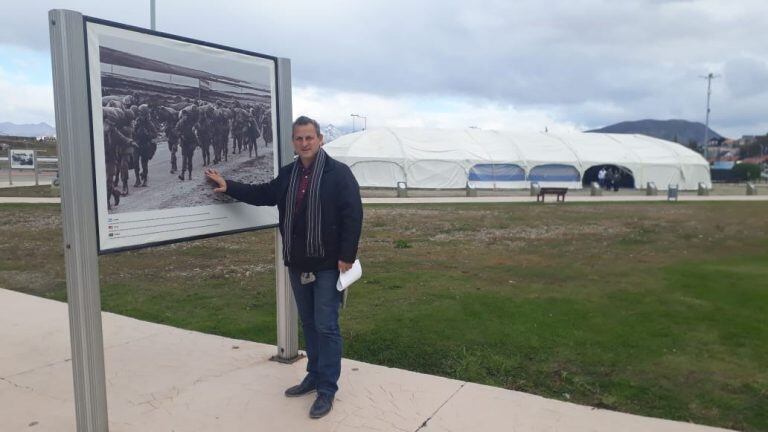 Fernando Bernardo visitando la carpa de los Veteranos - Carpa de la Dignidad