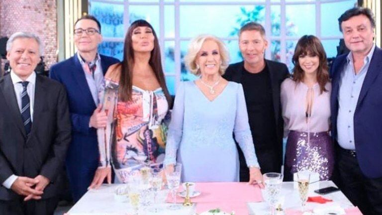 Los invitados al primer programa de Mirtha Legrand: Daniel López Rosetti, Marcelo Polino, Moria Casán, Adrián Suar, Agustina Cherri y Marcos Carnevale.