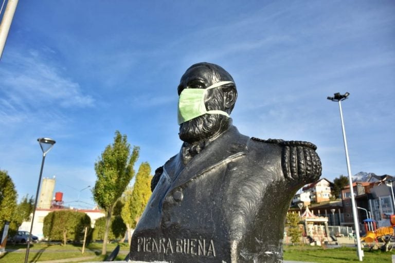 Monumentos con Mascarillas faciales