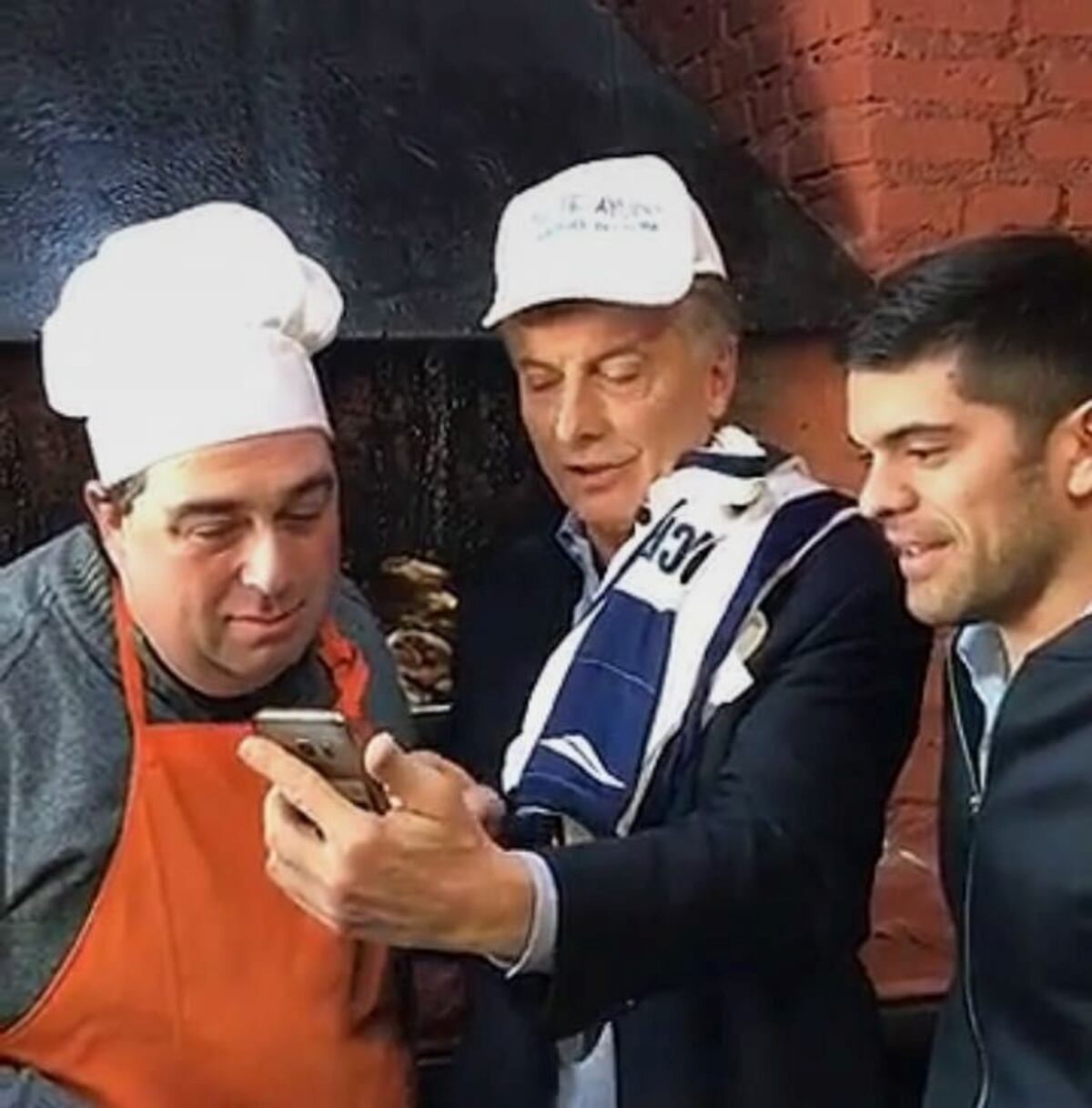 El pollero solidario de Villa Azalais vuelve a pedirle a Macri que cumpla su promesa