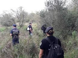 Búsqueda de César Tizato en los campos de pasto y follaje bajo en el sur de Misiones. Desapareció el 30 de agosto.