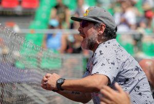 HANDOUT - El ex astro del fútbol Diego Maradona durante el partido de primera ronda de la Copa Davis entre el argentino Guido Pella y el italiano Paolo Lorenzi el 03/02/2017 en Buenos Aires, Argentina.
(ATENCIÓN · Para utilizar únicamente con fines edito