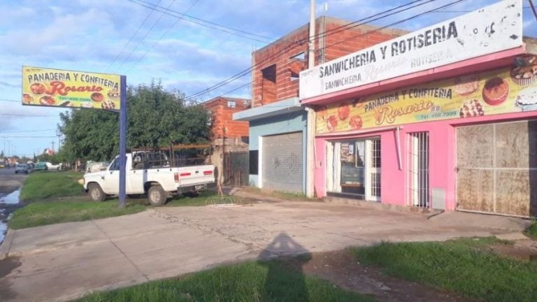 Panadería promete una torta a los estudiantes que logren sacar 10 en al menos 5 materias. (5W Noticias)