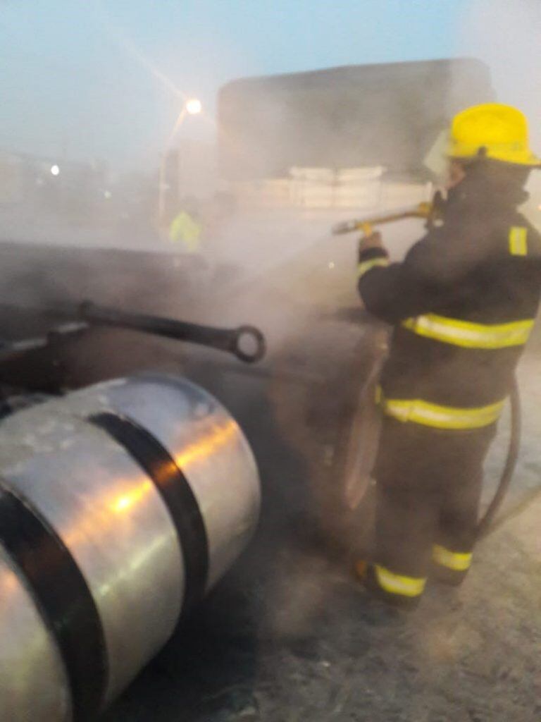 Cinco bomberos trabajaron en el lugar.