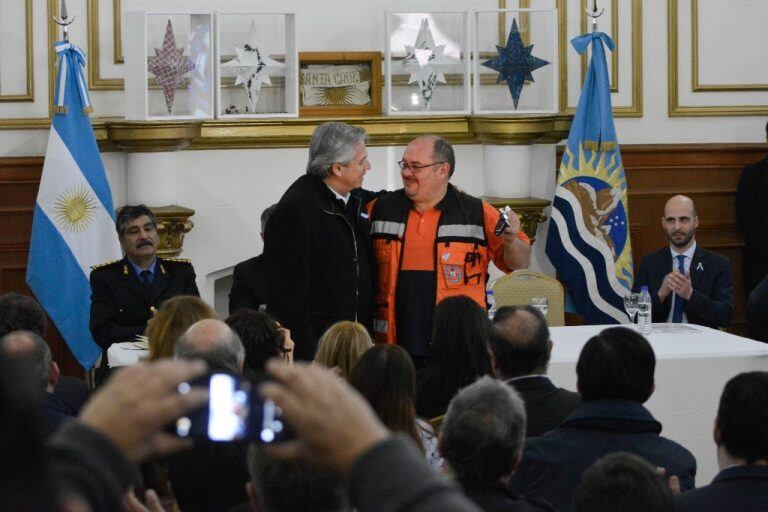 acto de entrega de vehículos para seguridad