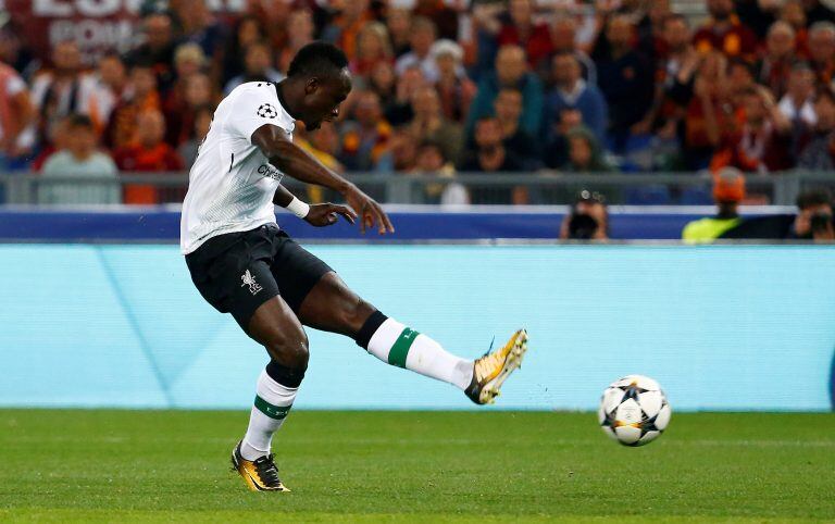 Sadio Mané y el disparo que abrió el marcador en el estadio Olímpico de Roma. Foto: REUTER.