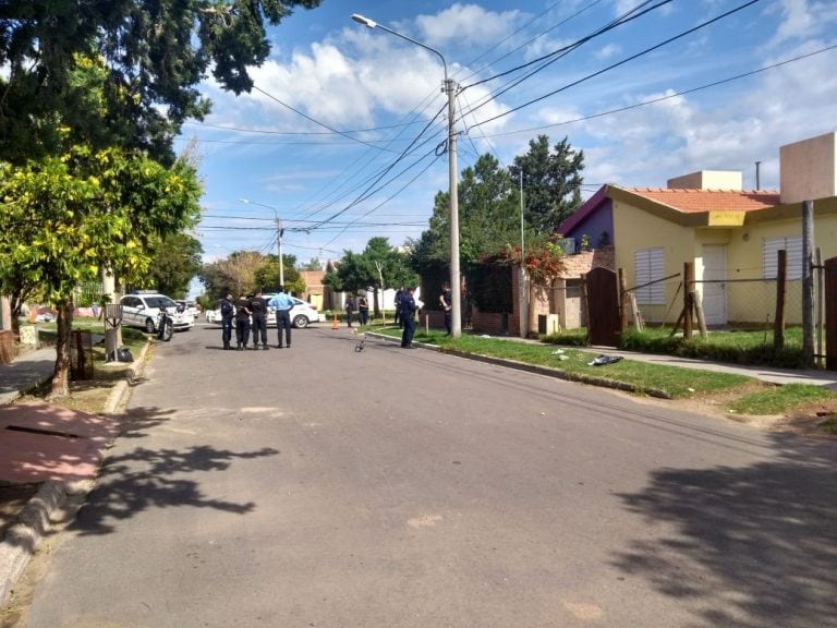 La policía trabaja en el lugar donde el feto fue hallado