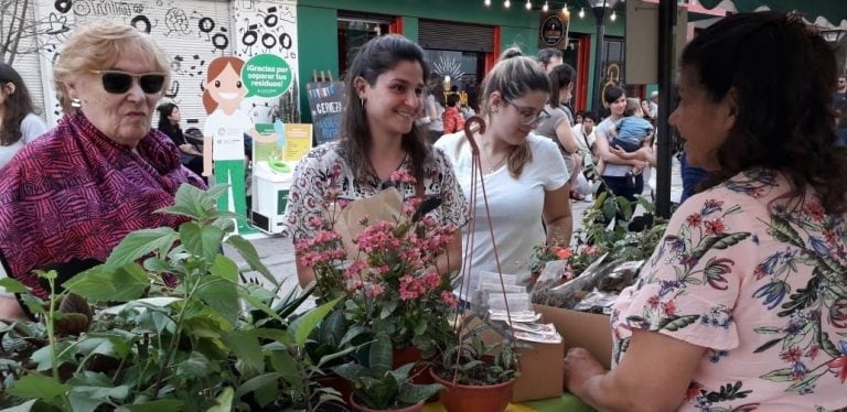 De la Feria participaron 10 productores locales (Prensa Municipalidad de Rafaela)