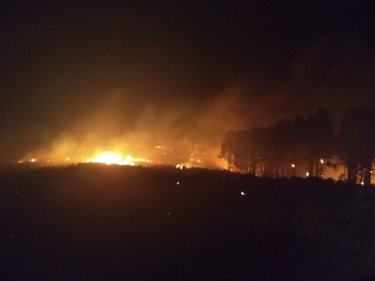 El incendio en Guasapampa sigue activo