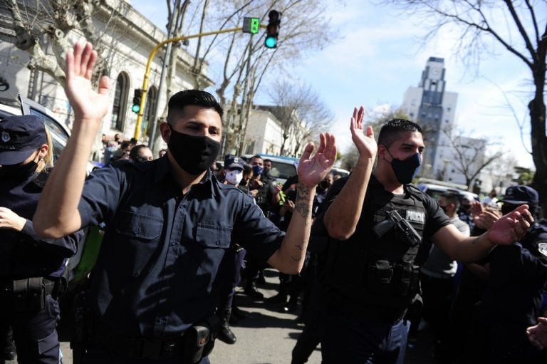 Protestas de la Policia Bonaerense en el centro de Quilmes (Foto: Clarín)