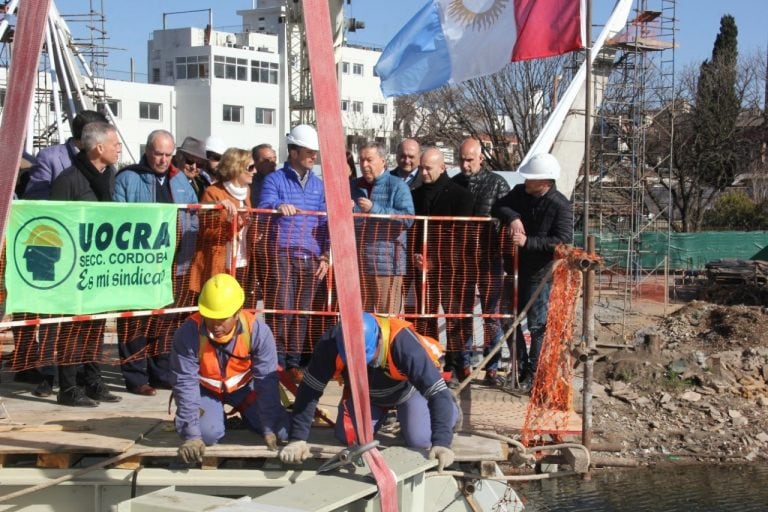 Puente peatonal en Villa Carlos Paz. (Foto: prensa Municipal).