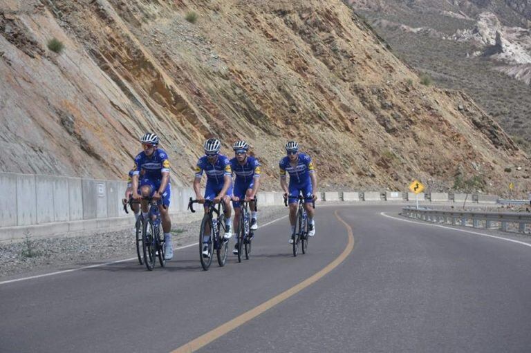 Los ciclistas elite, en las rutas sanjuaninas.