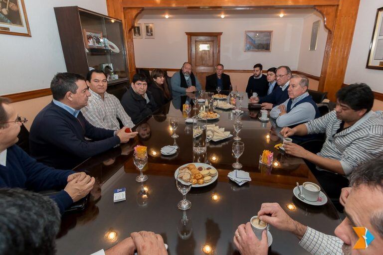 Pastores de Ushuaia junto al Vicegobernador Juan Carlos Arcando y el conferencista internacional Panasiuk