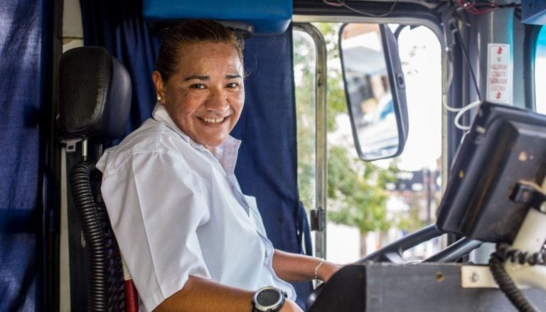 En Salta hay más mujeres trabajando en el transporte público que en el resto del norte argentino (El Tribuno)