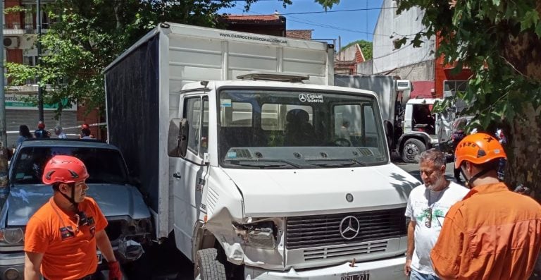 Uno de los camiones que participó del accidente (web).