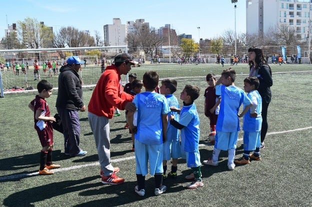 La Liga Barrial de Fútbol de Río Cuarto es un éxito de convocatoria.