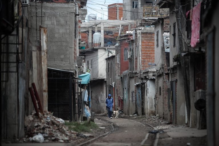 ACOMPAÑA CRÓNICA ARGENTINA POBREZA***AME8990\u002E BUENOS AIRES (ARGENTINA), 10/05/2020\u002E- , en Buenos Aires (Argentina)\u002E Liliana aún está recuperán      \r\n                    La Villa 21 – 24 - NHT Zavaleta       EFE