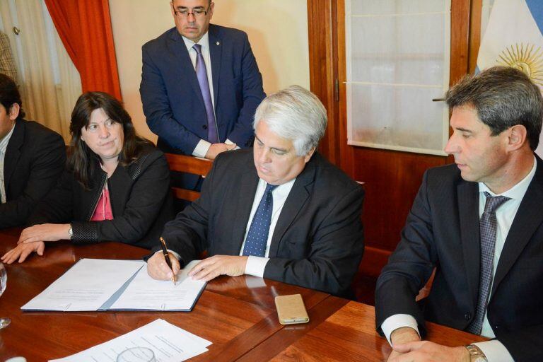 La firma de convenio se realizó en Casa de Gobierno.