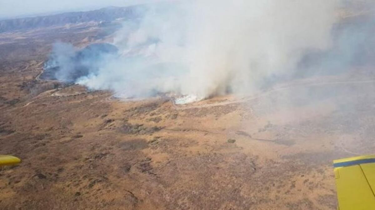 Combaten un incendio en las Altas Cumbres