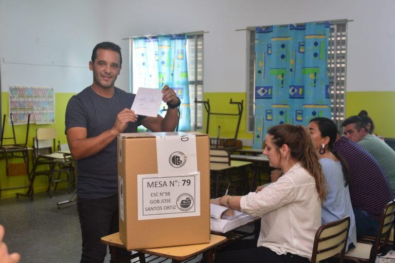 Sergio Tamayo debió esperar "45 minutos para poder votar".