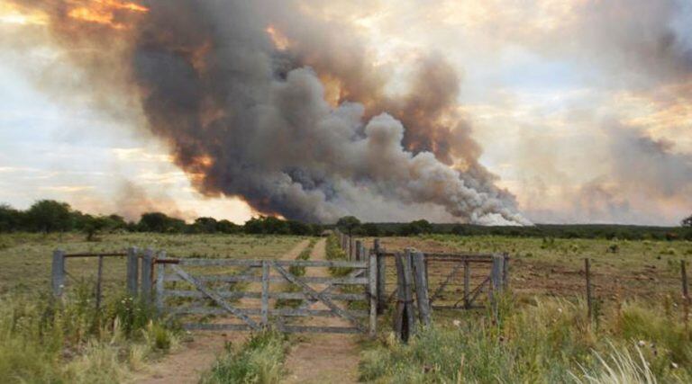 Incendio rural en La Pampa (Infohuella)