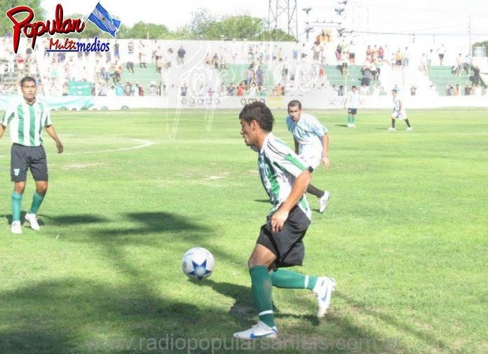 Se inició en el Club Sportivo Estudiantes.