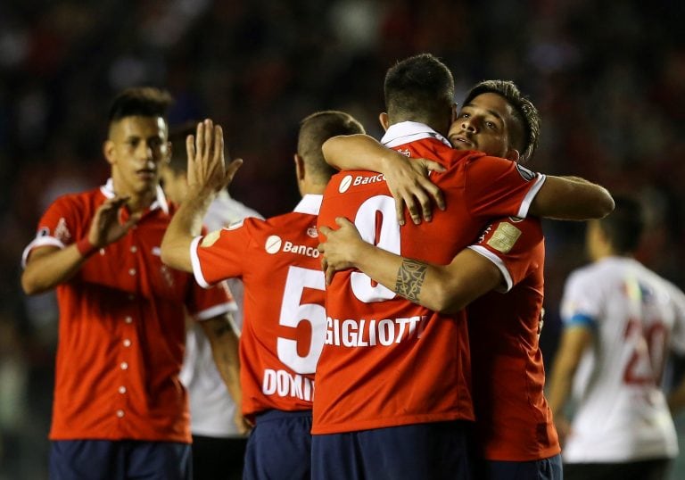 Se subastó una camiseta del rojo