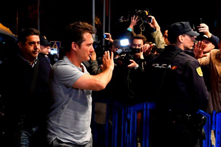 Guillermo Barros Schelotto, en su arribo al hotel. Foto: AFP.