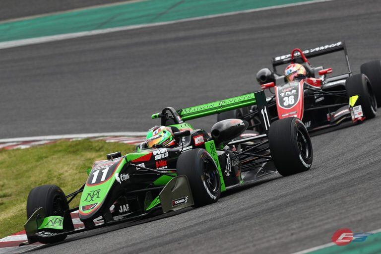 Fenestraz, con su monoposto Dallara F314, con impulsor Spiess A41 y del equipo B-Max Racing.