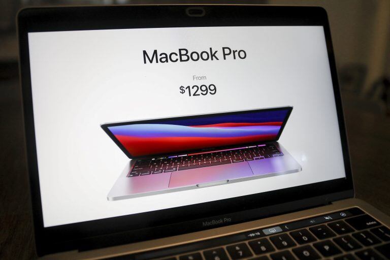 La MacBook Pro tendrá un precio inicial de 1.299 dólares. (BLOOMBERG)