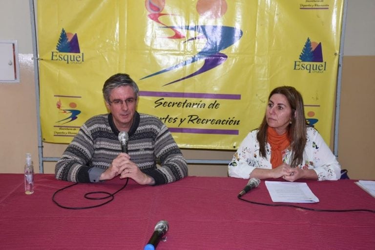 Sergio Ongarato anunciando la vuelta del estacionamiento medido.