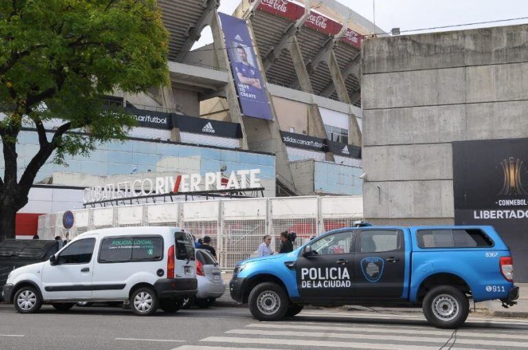 Allanamiento en el Monumental por la causa de la reventa de entradas. Foto: Federico López Claro.