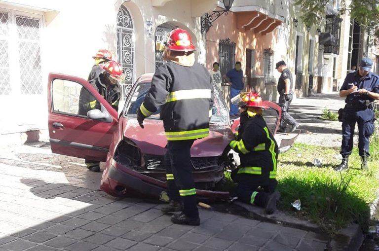 Navidad accidentada: terrible choque en pleno centro salteño (Policía de Salta)