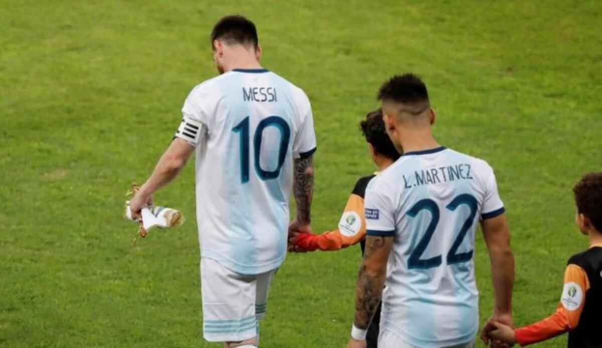 Lionel Messi y su tierno gesto con un nene antes de entrar a la cancha