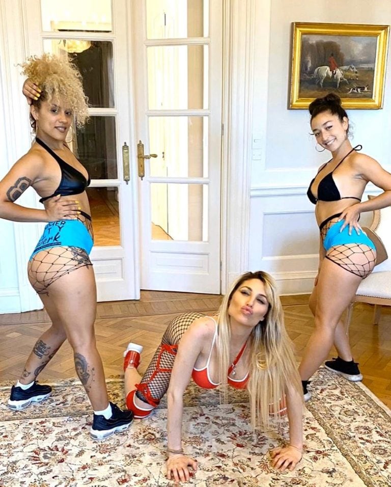 Vicky Xipolitakis levantó la temperatura con su infartante vestuario para hacer twerking