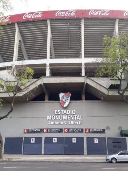 Pintadas en el Monumental contra River en la previa a la serie copera frente a Boca.